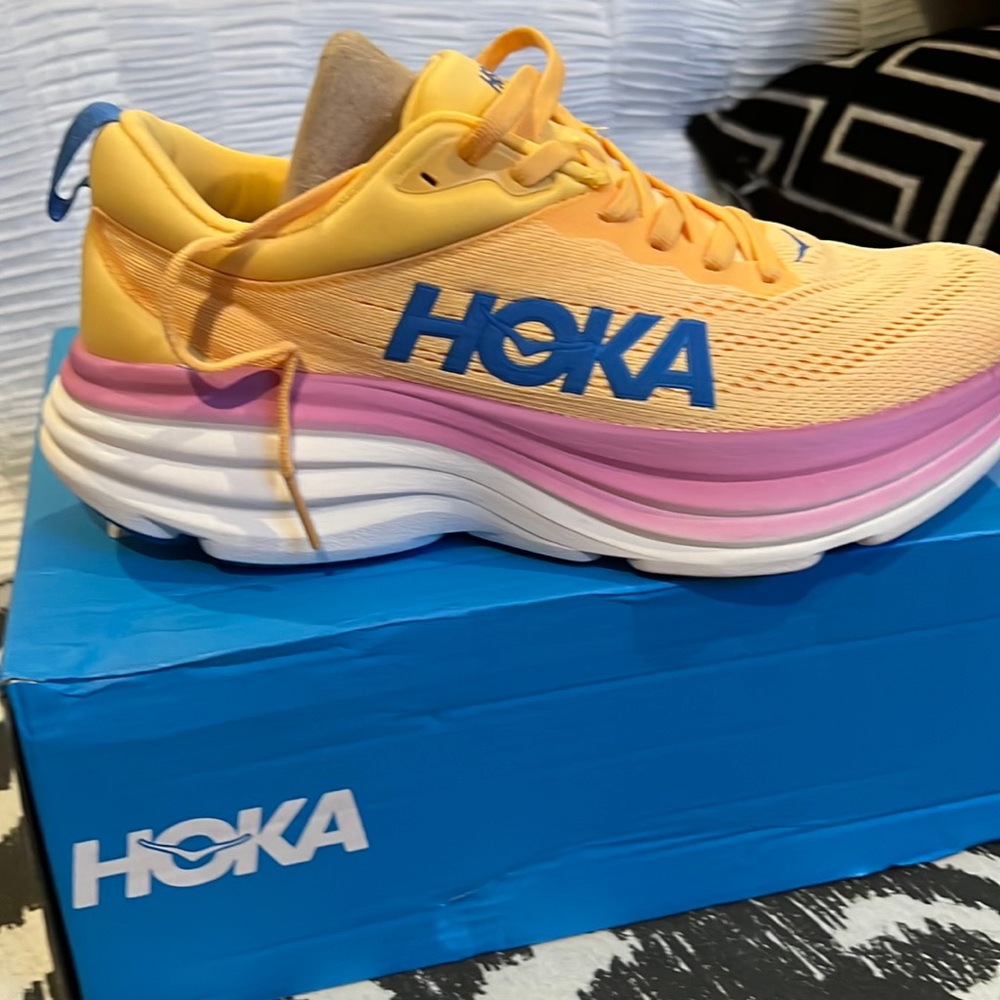 Bondi 8 hokas size 7